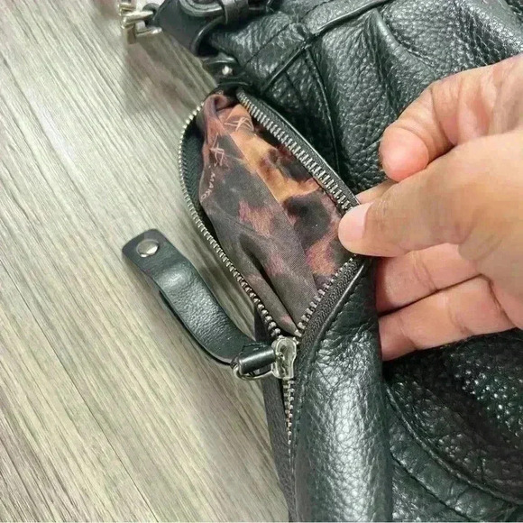 b.MAKOWSKY BLACK PEBBLED LEATHER  SHOULDER BAG - Picture 15 of 16